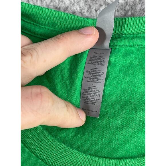 National Lampoons Christmas Vacation Shirt Mens Large Green Why Is Carpet Wet - Picture 7 of 11